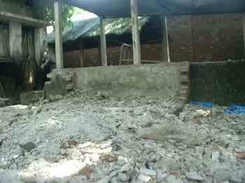 শ্রীবরদীর রাণীশিমুল ইউনিয়ন বিএস কোয়ার্টারের ভেঙ্গে নিয়ে যাওয়া বিল্ডিং।
